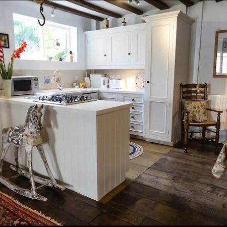 Pass The Keys Magical Period House In The Heart Of Ludlow Esterno foto