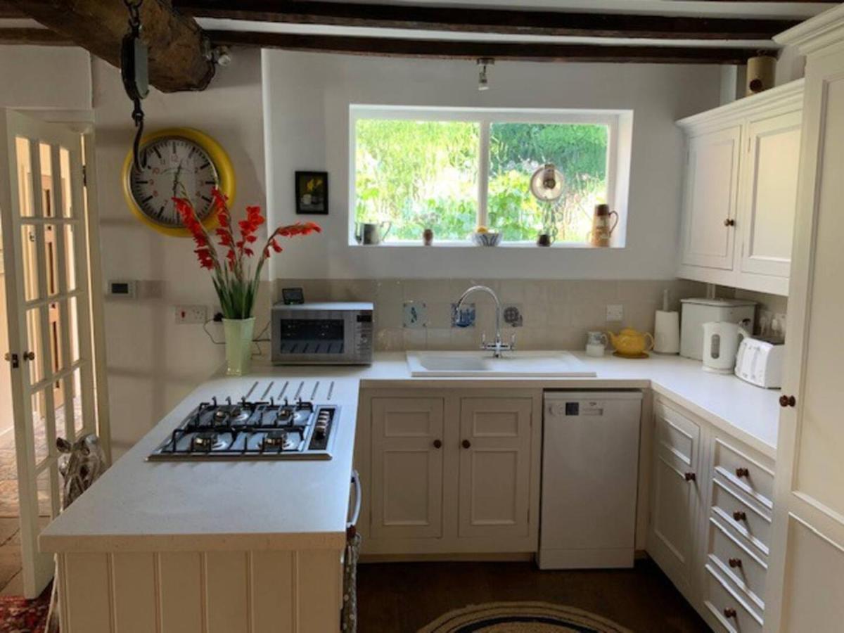 Pass The Keys Magical Period House In The Heart Of Ludlow Esterno foto