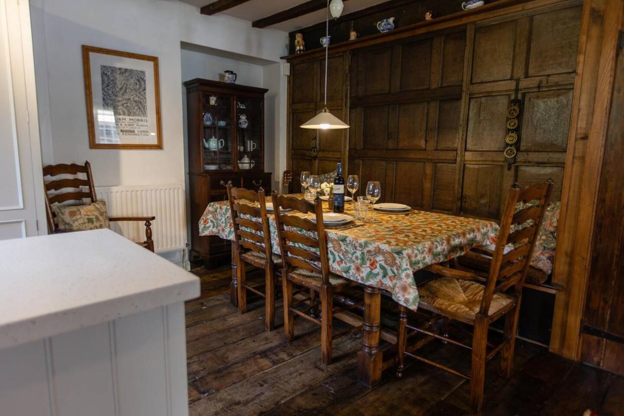 Pass The Keys Magical Period House In The Heart Of Ludlow Esterno foto