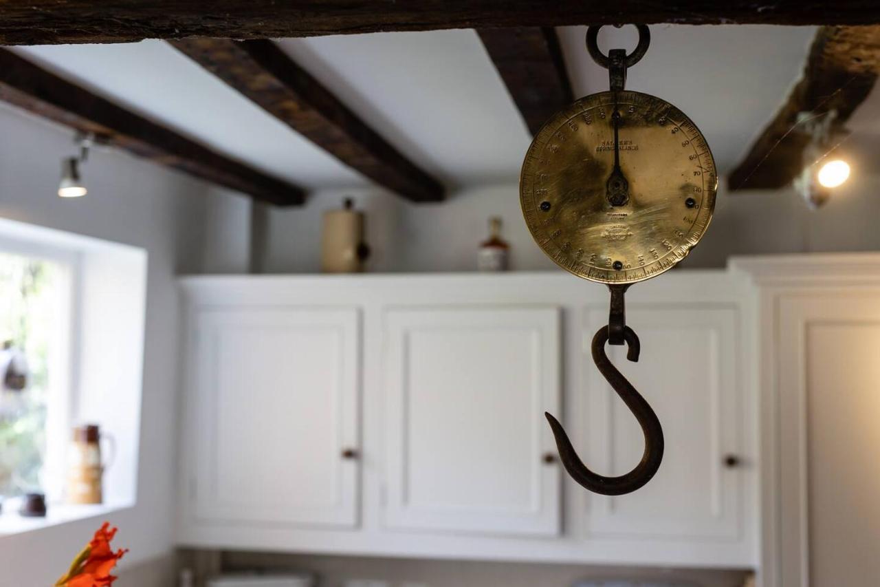 Pass The Keys Magical Period House In The Heart Of Ludlow Esterno foto